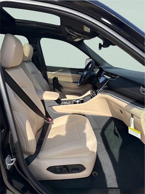 New 2025 Jeep Grand Cherokee L Limited image 27