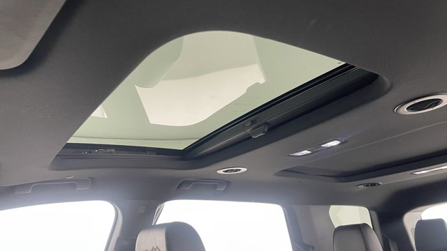 Used 2024 Chevrolet Traverse High Country image 45