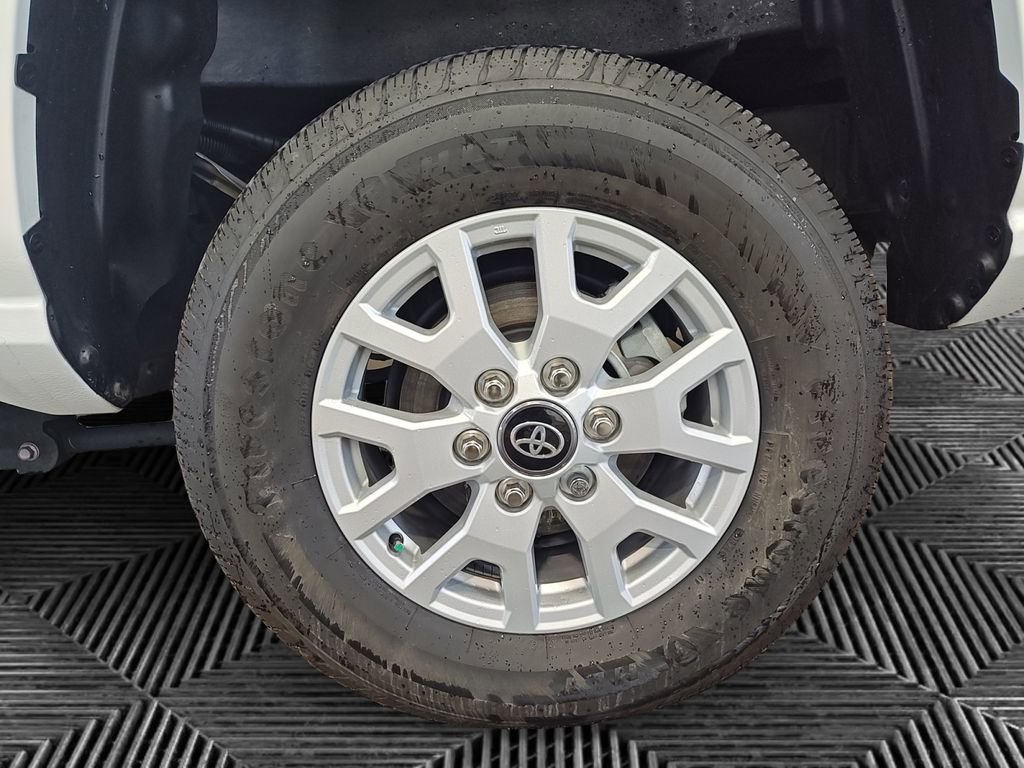 Used 2024 Toyota Tacoma SR5 AWD/4WD image 14