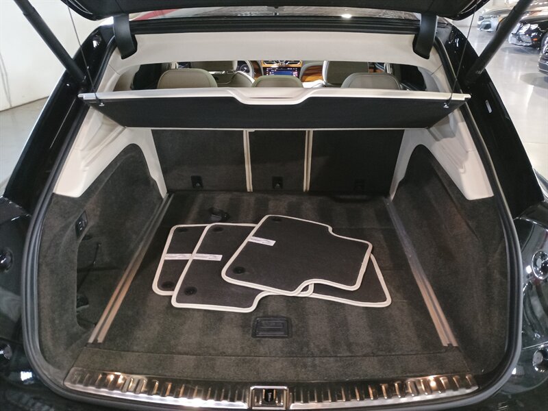 Used 2023 Bentley Bentayga AWD/4WD image 48