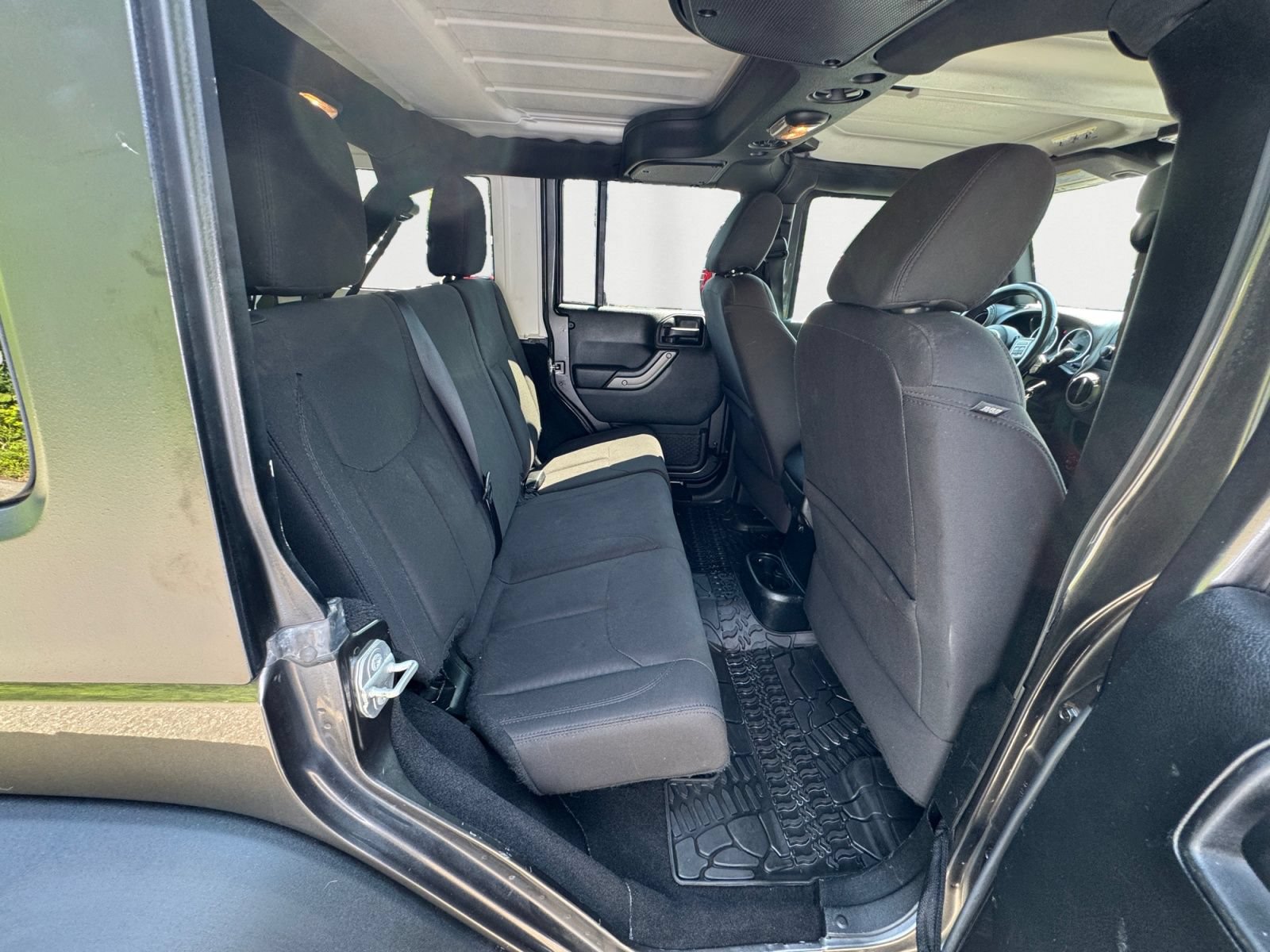 Used 2018 Jeep Wrangler Unlimited Sport S AWD/4WD image 9
