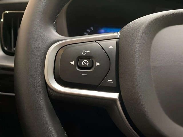 Used 2025 Volvo XC60 B5 Core AWD/4WD image 19