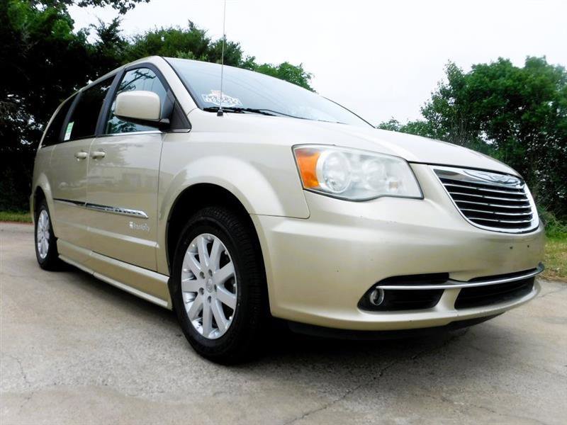 Used 2011 Chrysler Town & Country Touring-L w/ Trailer Tow Group FWD image 4