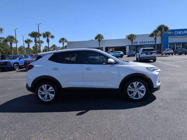 Used 2024 Buick Encore GX Preferred w/ Comfort Package FWD image 2
