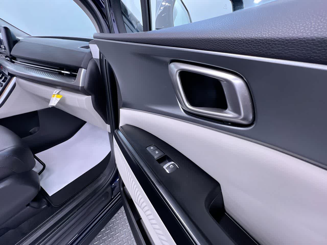 Used 2024 Kia Carnival LX FWD image 37