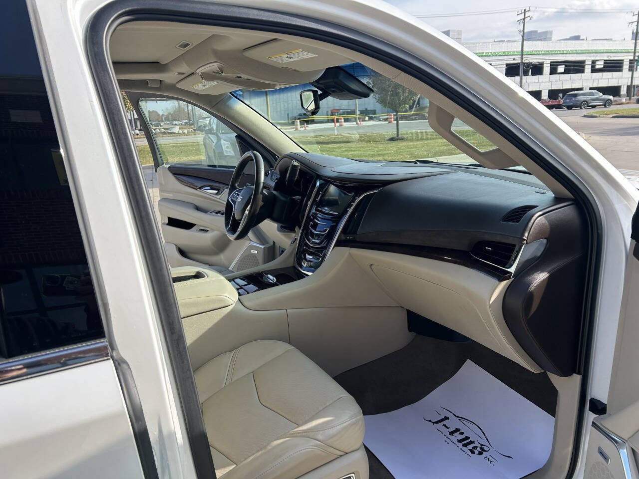 Used 2016 Cadillac Escalade ESV Luxury image 18