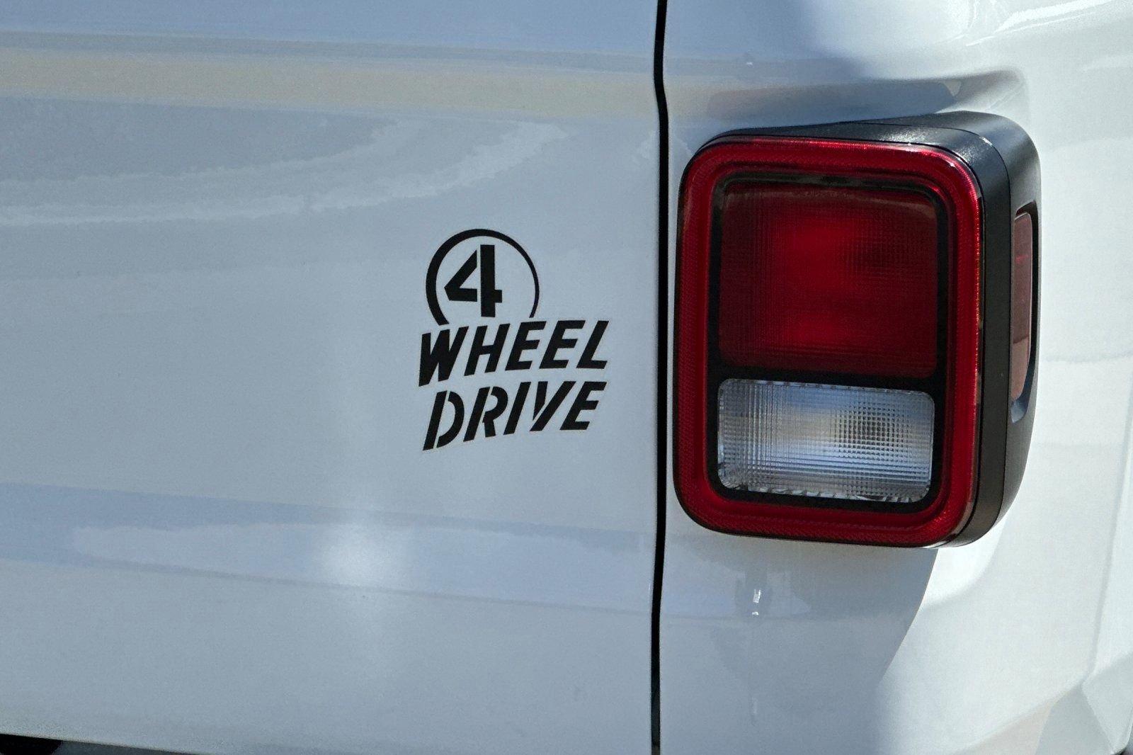 Used 2023 Jeep Gladiator Willys image 27