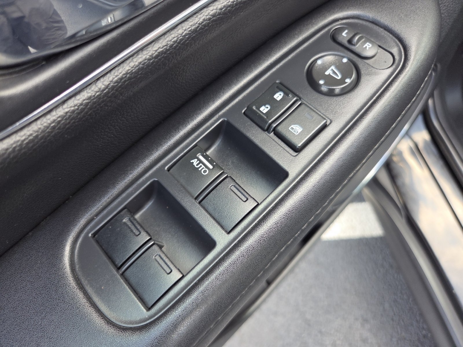Used 2016 Honda HR-V EX-L image 32