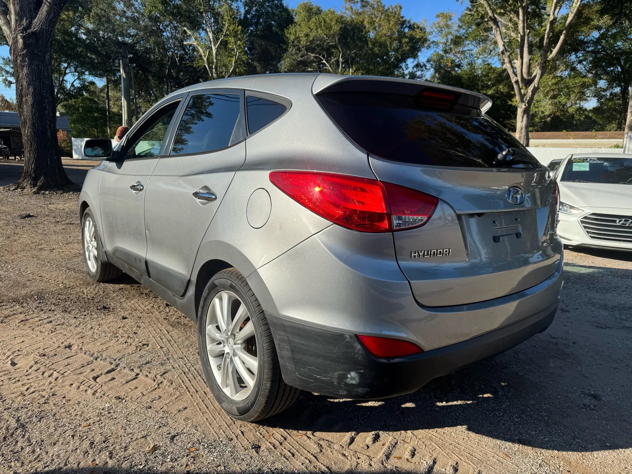 Used 2010 Hyundai Tucson Limited w/ Premium Pkg 4 AWD/4WD image 3