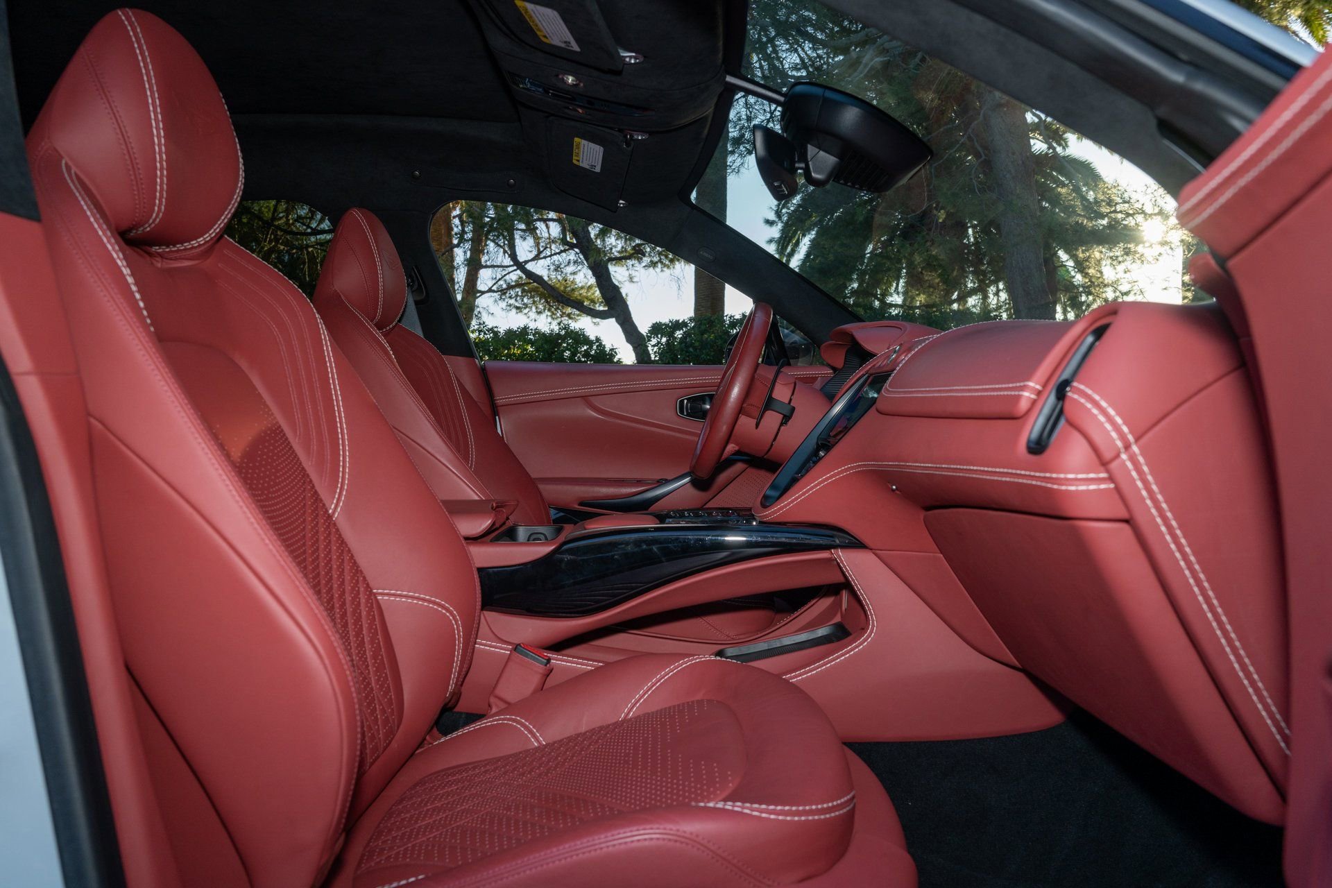 Used 2022 Aston Martin DBX image 15