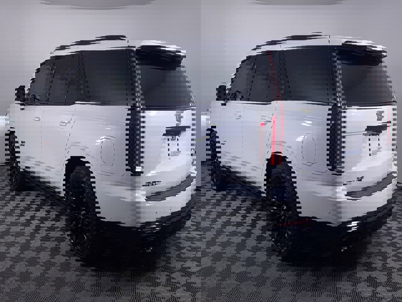 Used 2025 Cadillac Escalade V w/ LPO, ONYX Package image 21