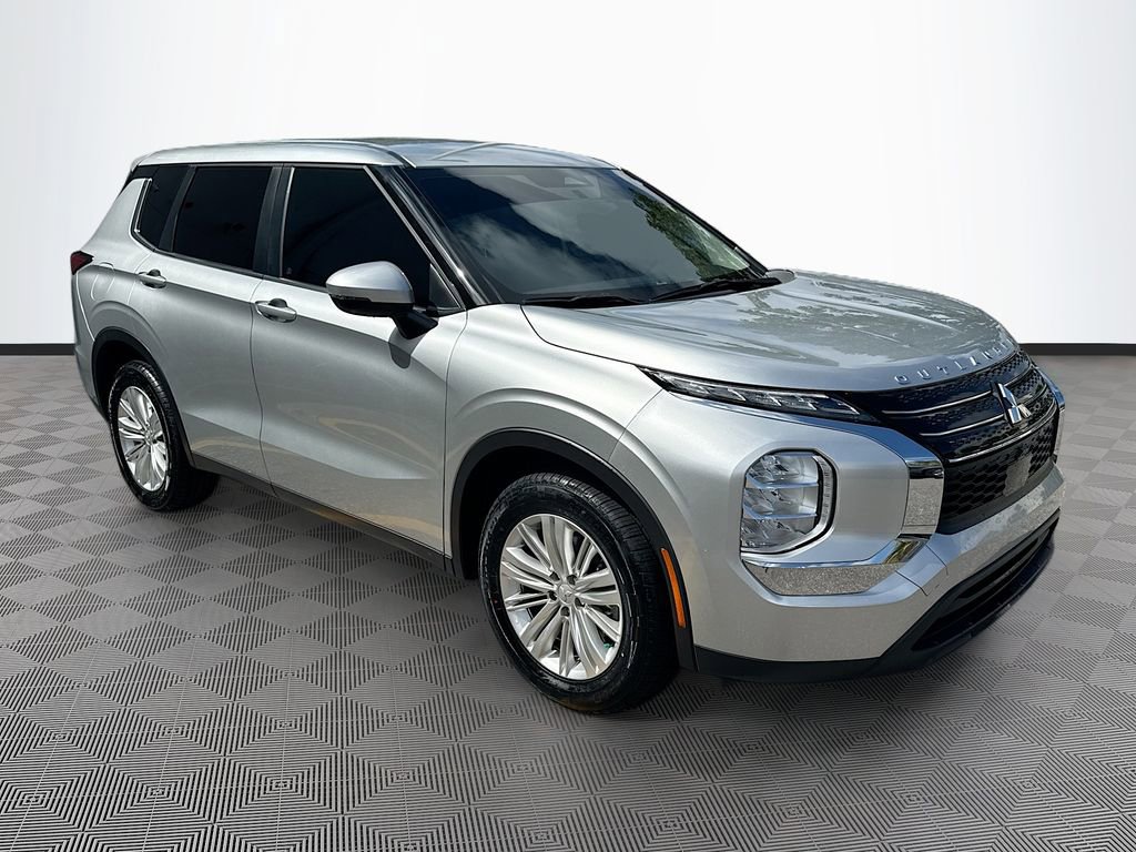 Used 2024 Mitsubishi Outlander ES image 4