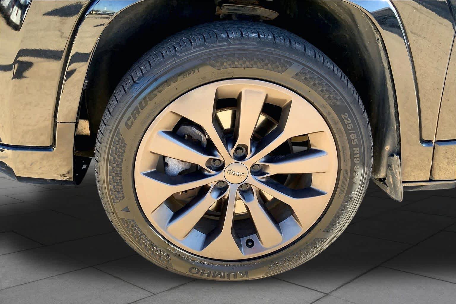 Used 2020 Jeep Cherokee High Altitude AWD/4WD image 10