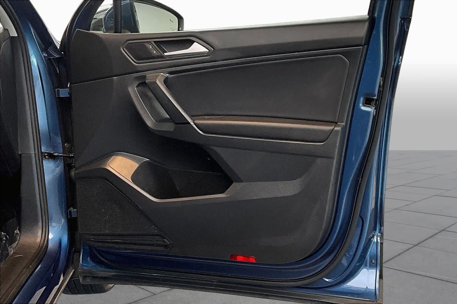 Used 2019 Volkswagen Tiguan SE w/ Panoramic Sunroof Package FWD image 22