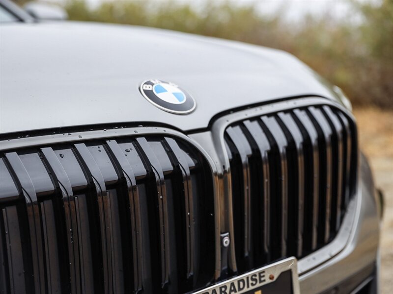 Used 2021 BMW 740i w/ M Sport Package RWD image 10