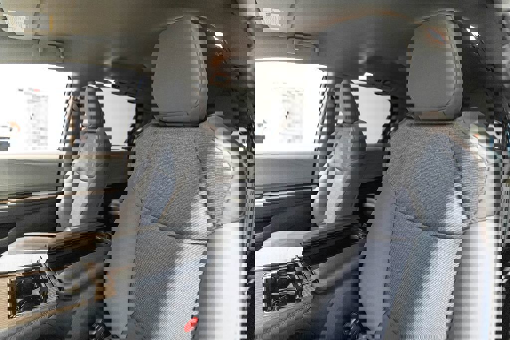 Certified 2024 Toyota Sienna LE image 6