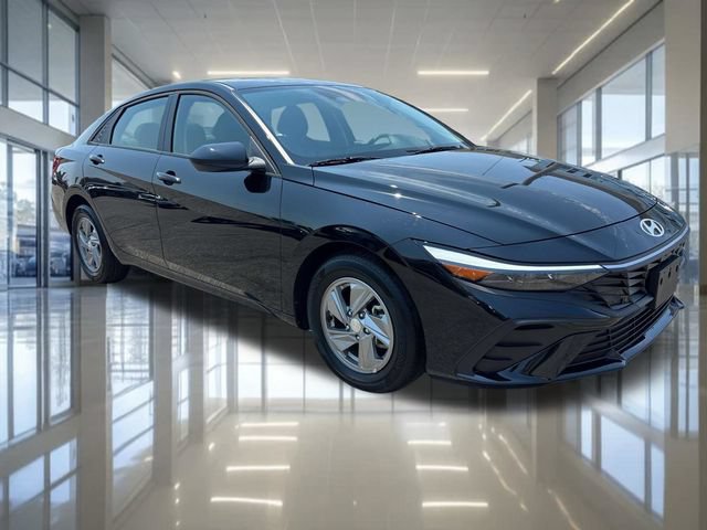 Used 2025 Hyundai Elantra SE FWD image 7