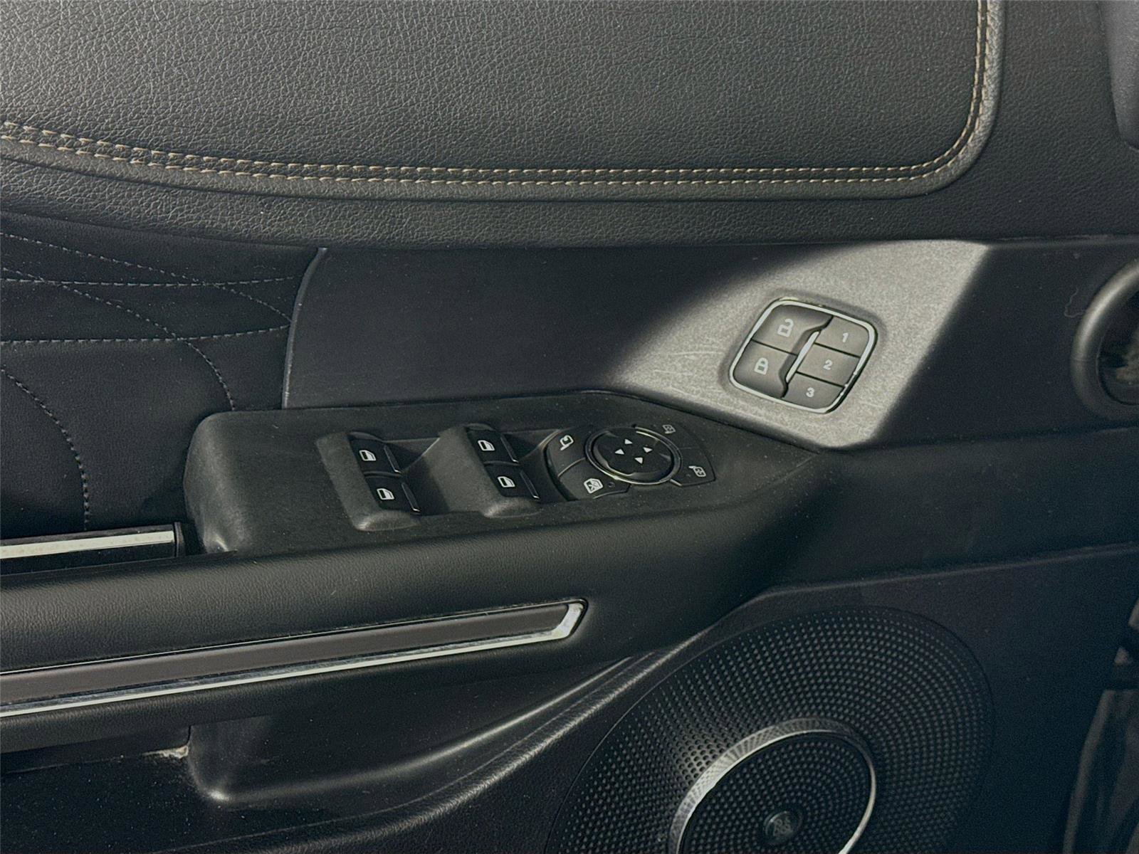 Used 2019 Ford Expedition Platinum image 12