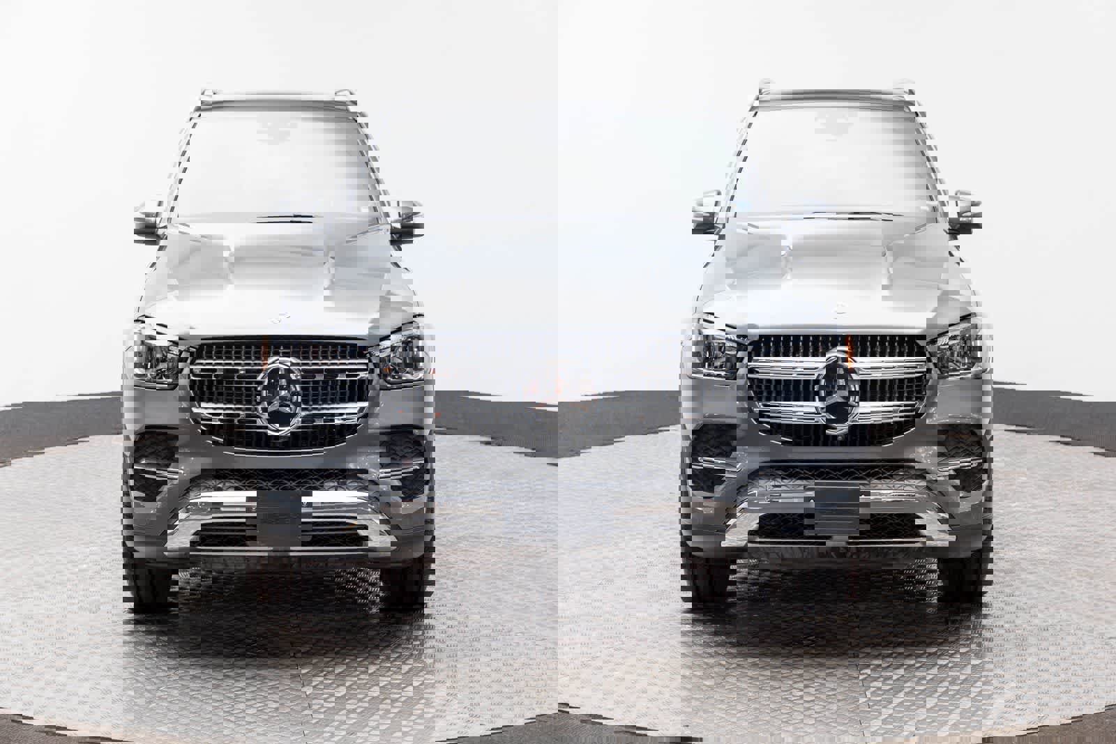 Used 2025 Mercedes-Benz GLE 450e 4MATIC w/ Driver Assistance Package image 6