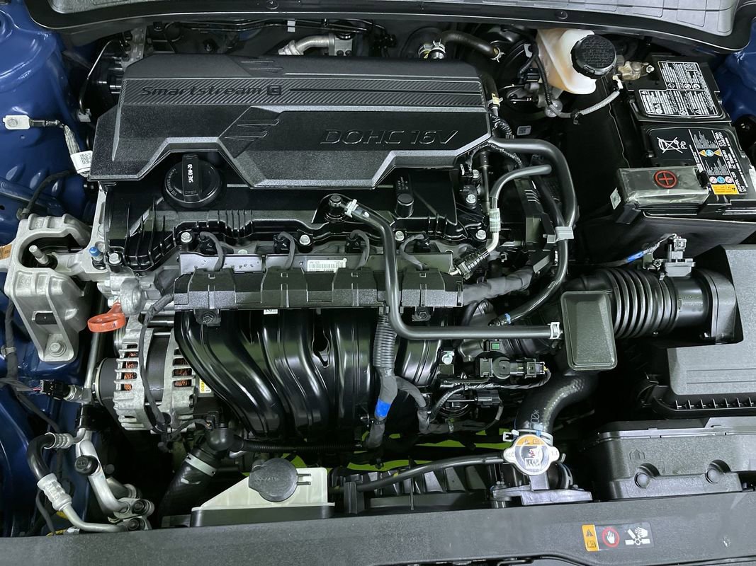 Used 2021 Hyundai Elantra SE image 28