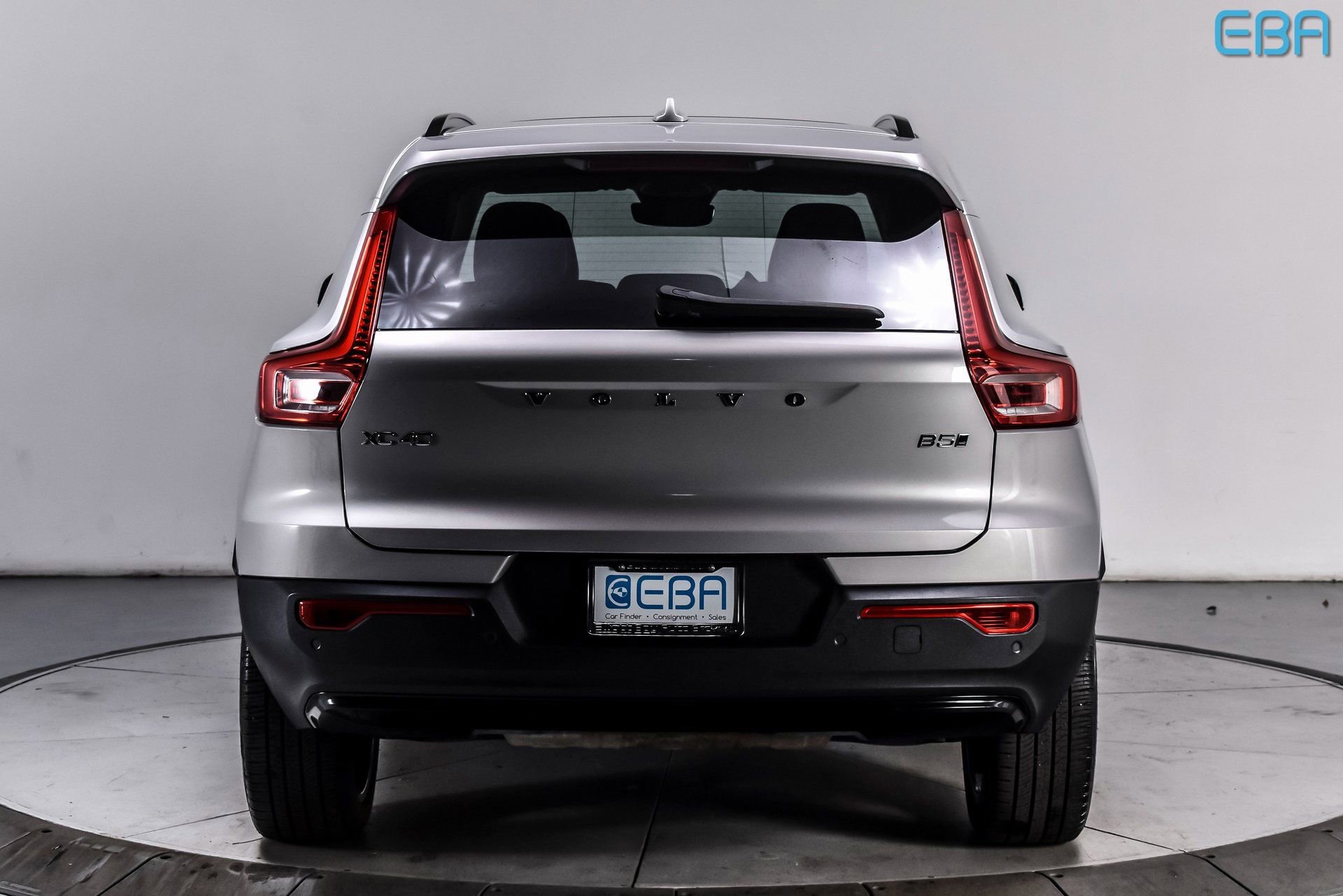 Used 2025 Volvo XC40 B5 Plus image 5