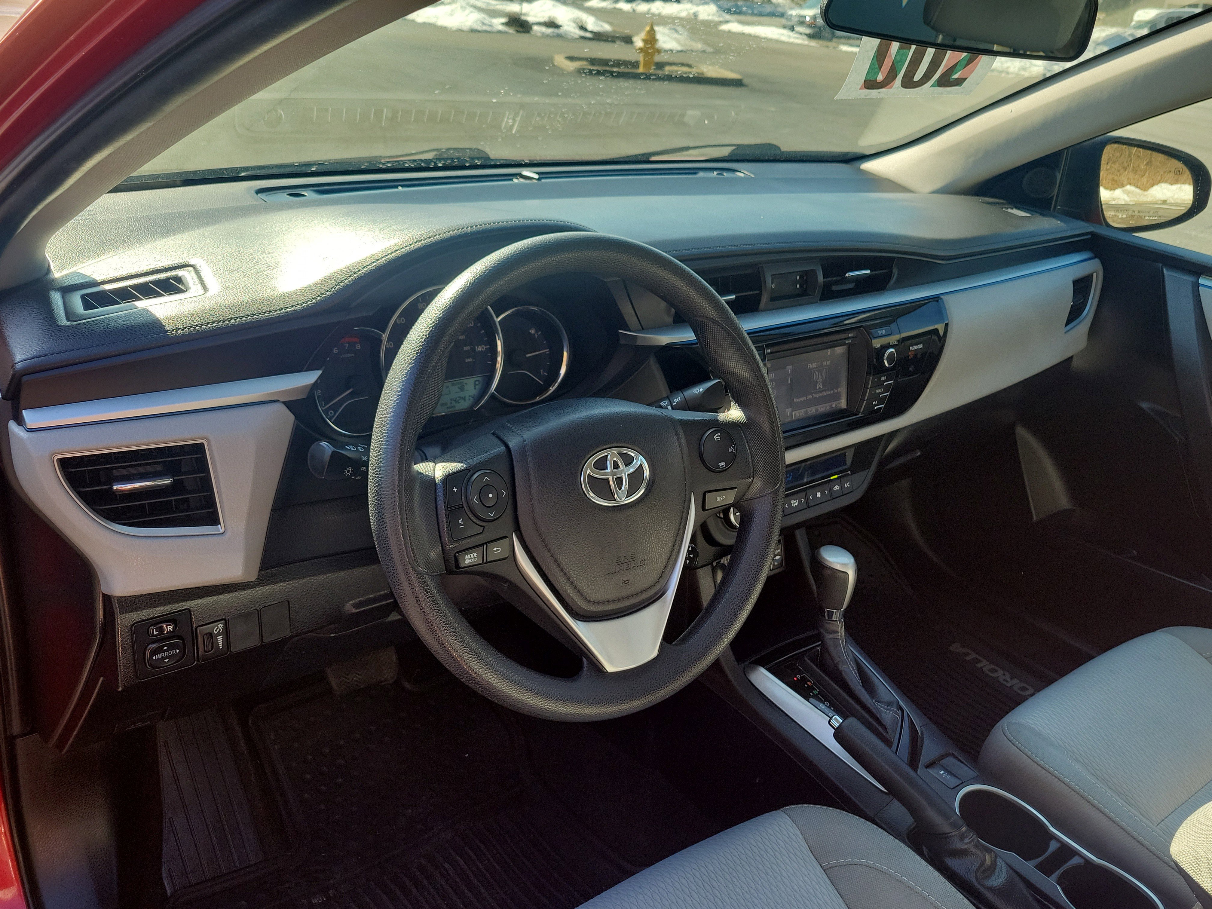 Used 2015 Toyota Corolla LE image 23