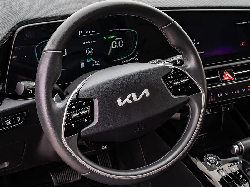 Used 2023 Kia Niro EX FWD image 24