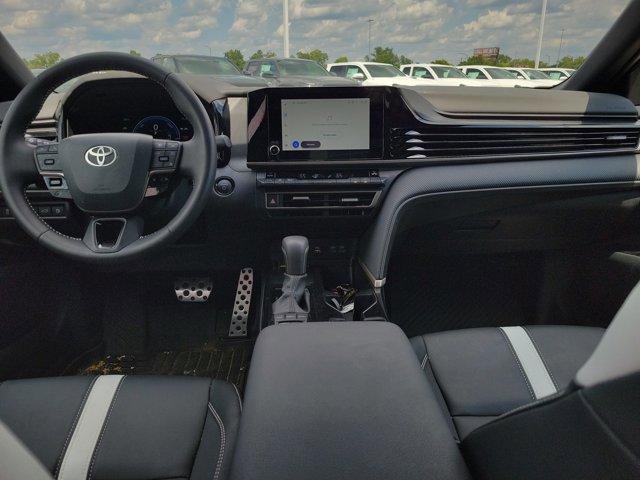 Used 2025 Toyota Camry SE image 8