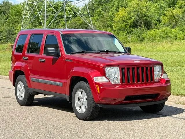 Used 2009 Jeep Liberty Sport AWD/4WD image 2