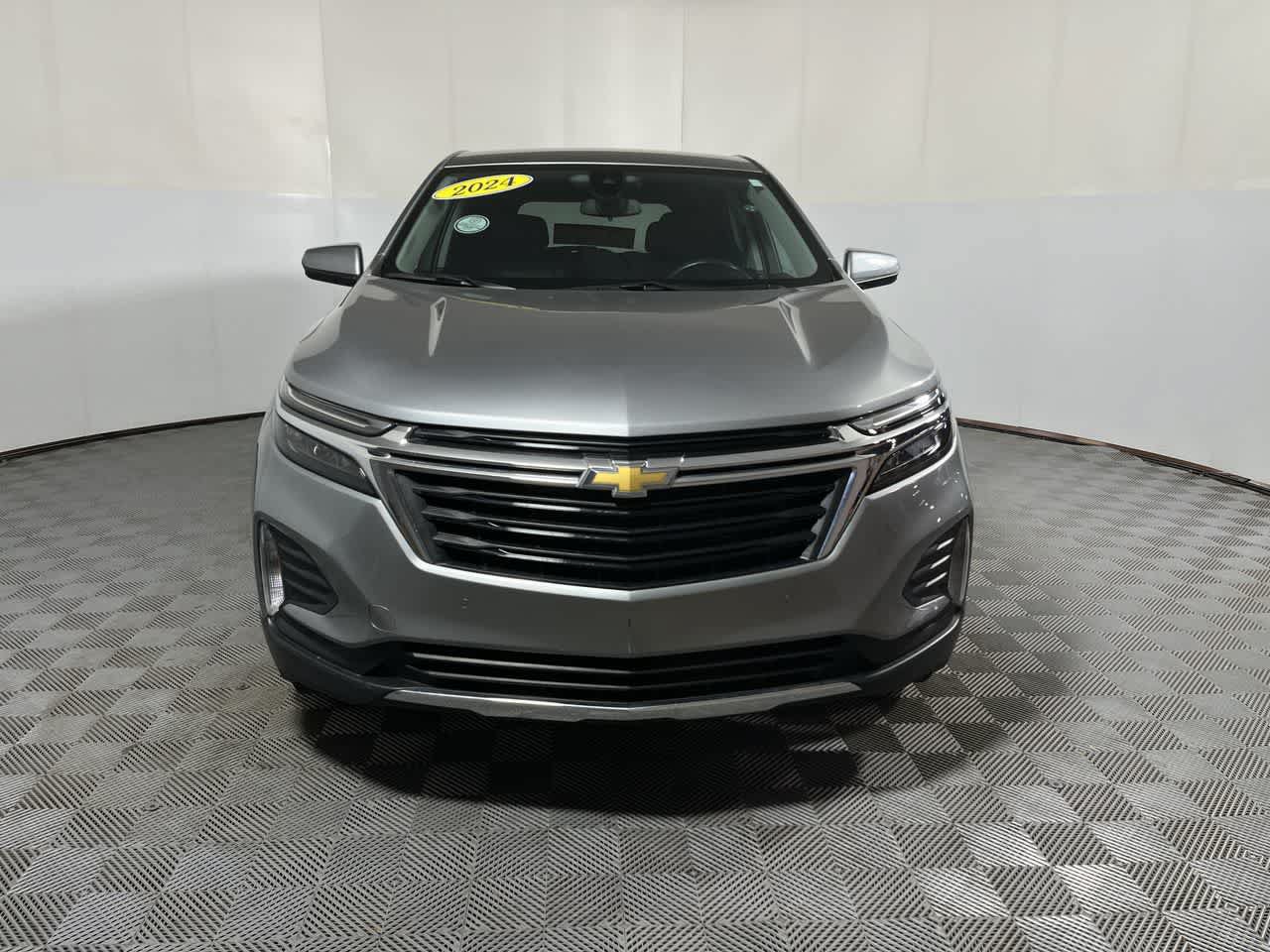 Used 2024 Chevrolet Equinox LT FWD image 3
