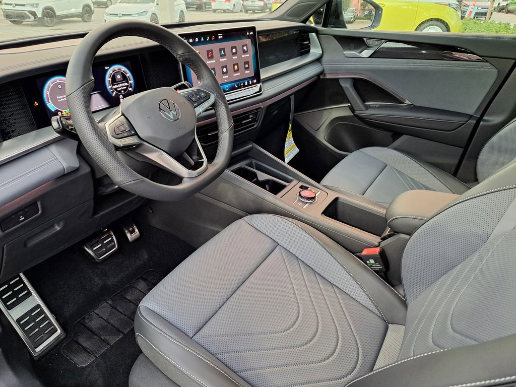 New 2026 Volkswagen Tiguan SE R-Line FWD image 7