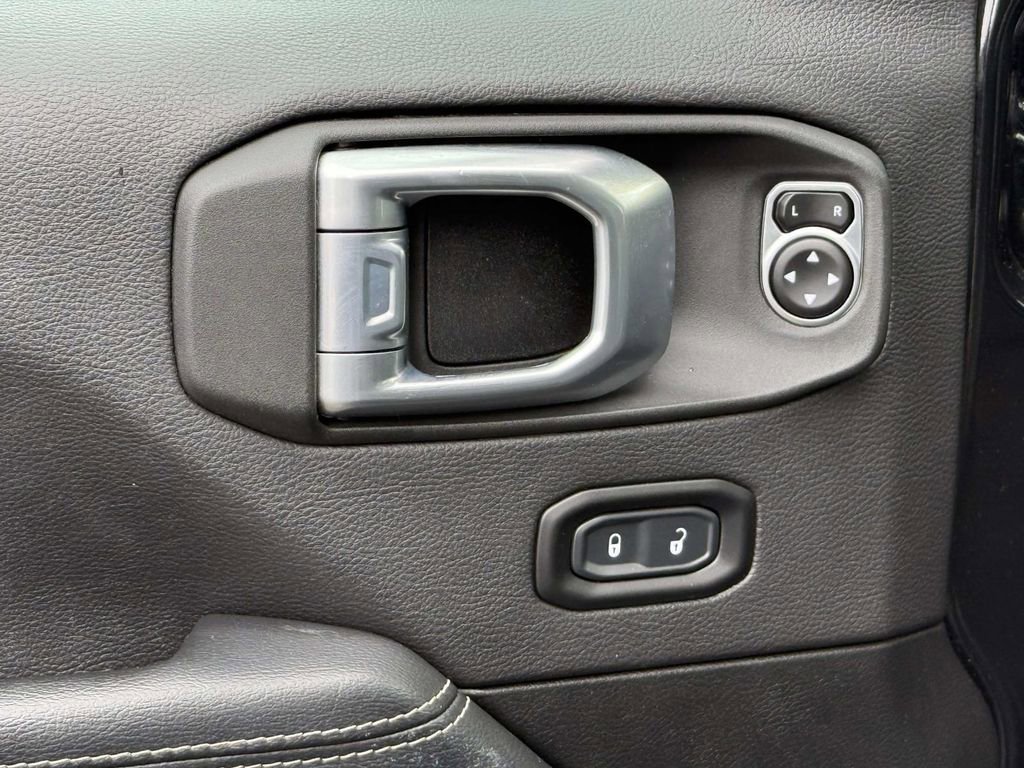 Used 2023 Jeep Wrangler Unlimited Sahara AWD/4WD image 25
