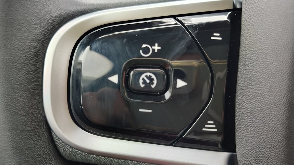 New 2026 Volvo XC60 B5 Plus w/ Climate Package AWD/4WD image 13