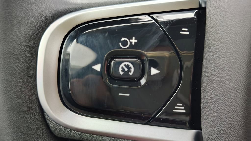 New 2026 Volvo XC60 B5 Plus w/ Climate Package AWD/4WD image 13
