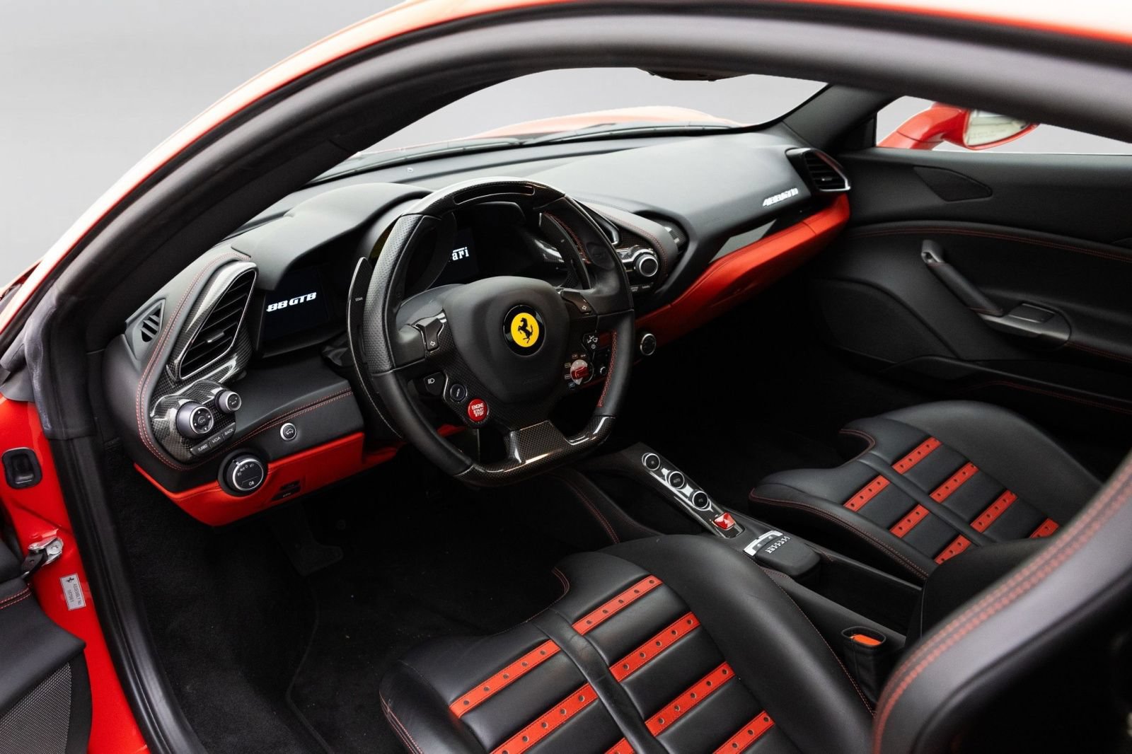 Used 2019 Ferrari 488 GTB RWD image 4