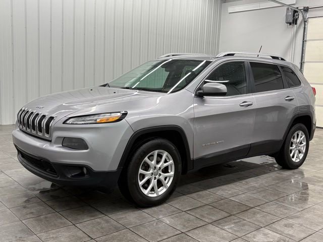 Used 2016 Jeep Cherokee Latitude w/ Cold Weather Group AWD/4WD image 5