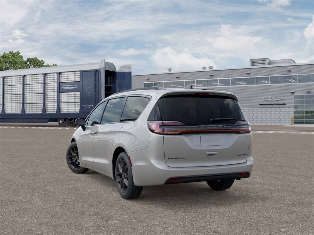 New 2026 Chrysler Pacifica Limited image 3
