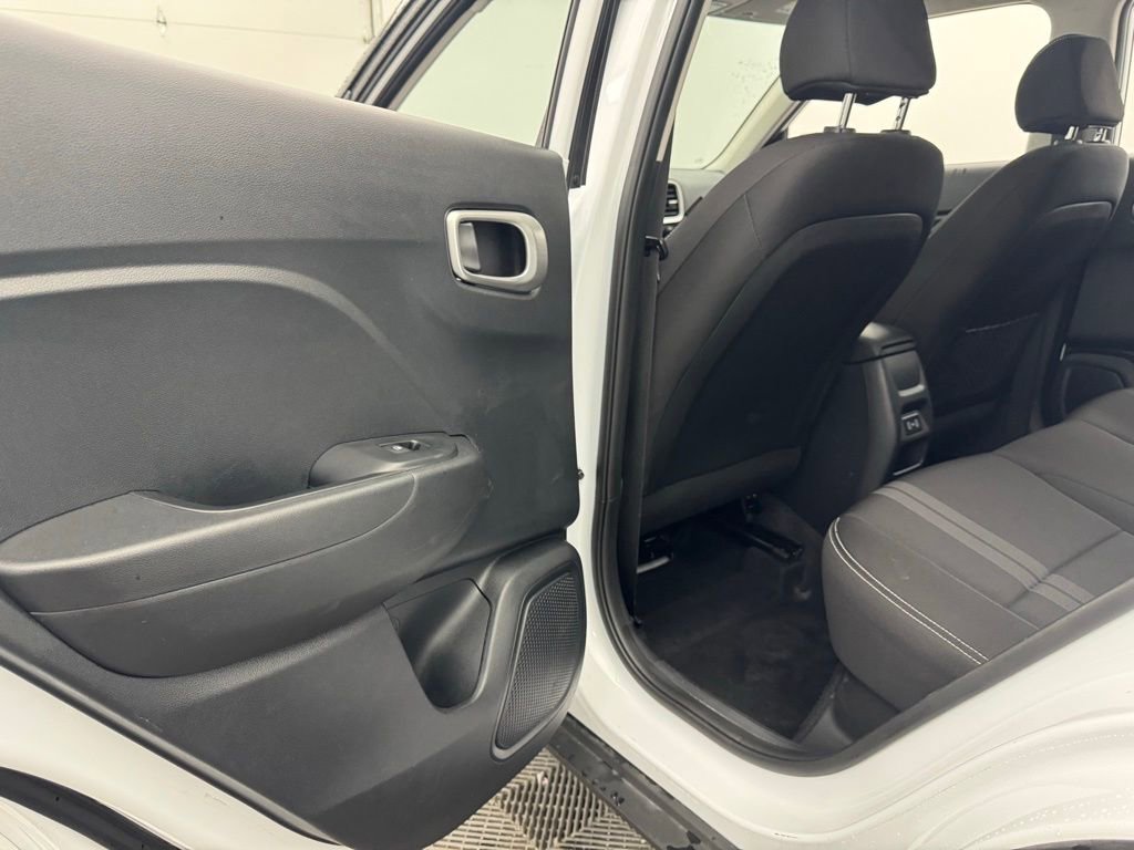 Used 2025 Hyundai Venue SEL FWD image 35