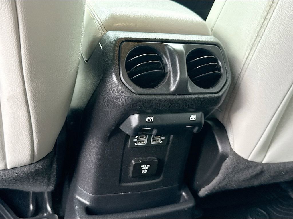 Used 2021 Jeep Wrangler Unlimited Sahara image 28