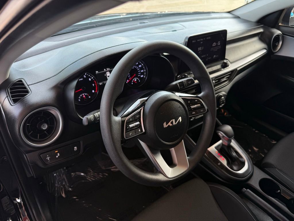Used 2024 Kia Forte LXS w/ LXS Technology Package FWD image 16