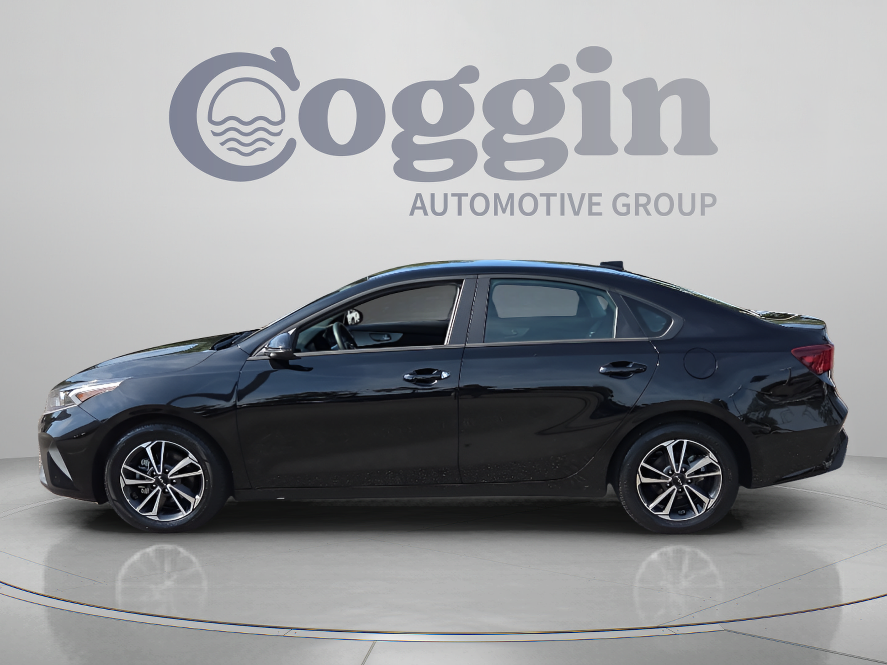 Used 2024 Kia Forte LXS w/ LXS Technology Package FWD image 2