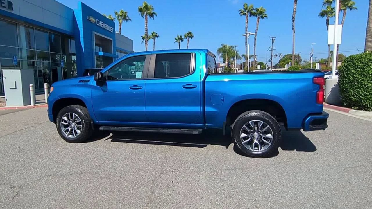 Used 2023 Chevrolet Silverado 1500 RST w/ Z71 Off-Road Package AWD/4WD image 5