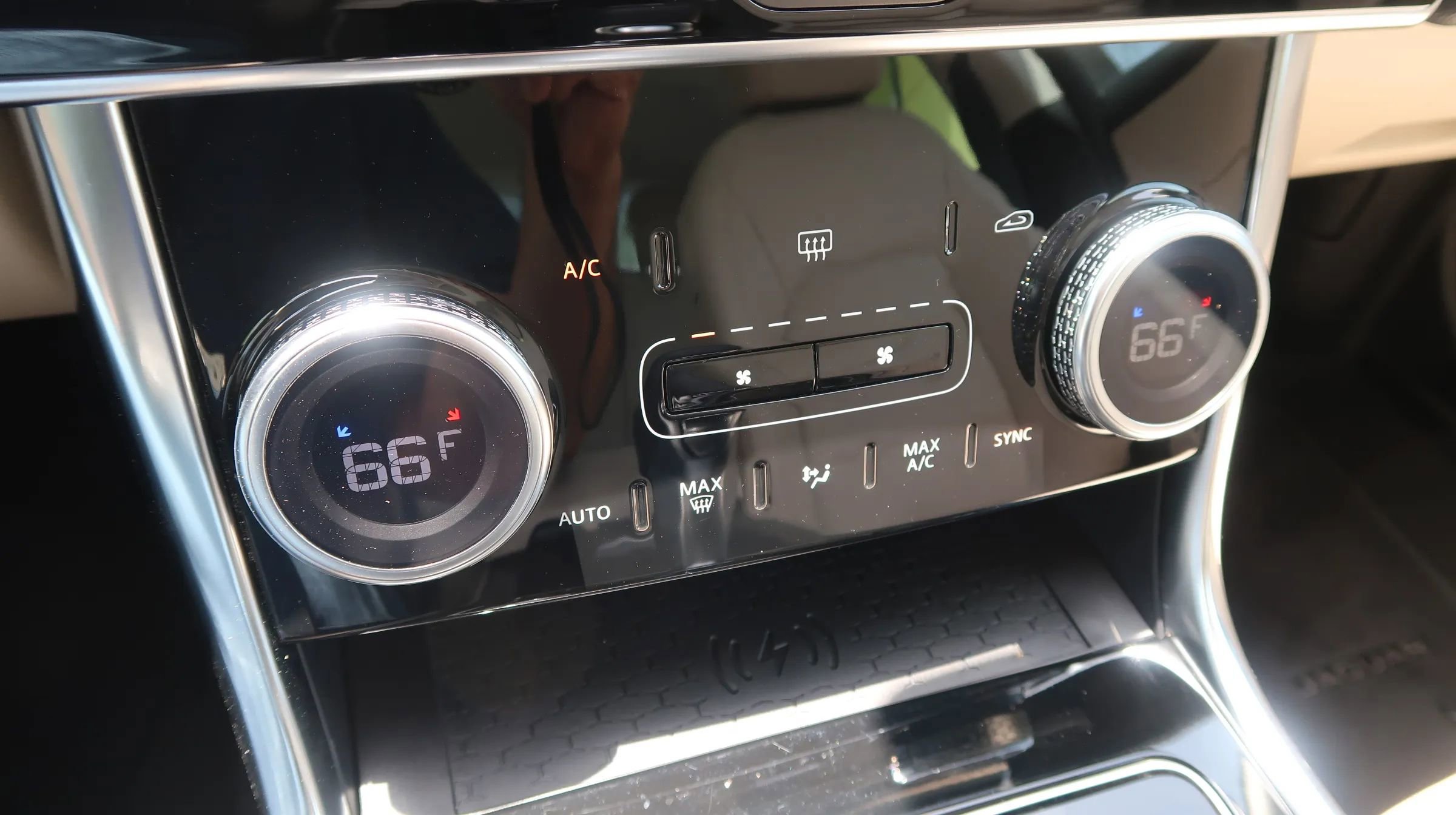 Used 2020 Jaguar XE S image 33