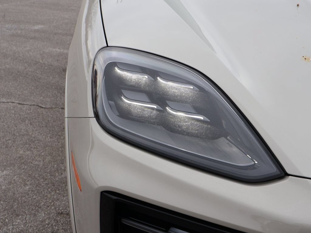 New 2026 Porsche Cayenne Coupe AWD/4WD image 14