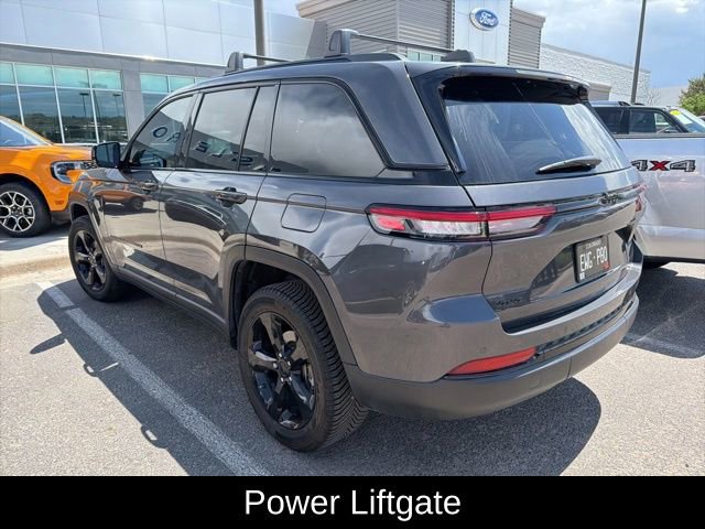 Used 2023 Jeep Grand Cherokee Altitude AWD/4WD image 7