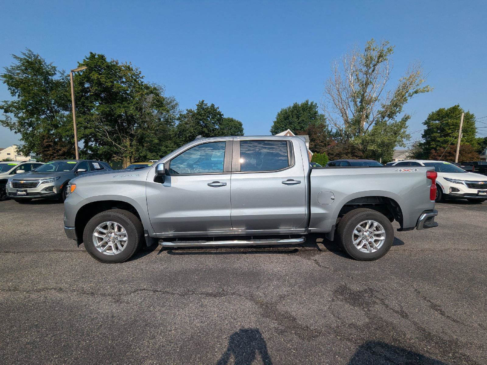Used 2025 Chevrolet Silverado 1500 LT AWD/4WD image 4