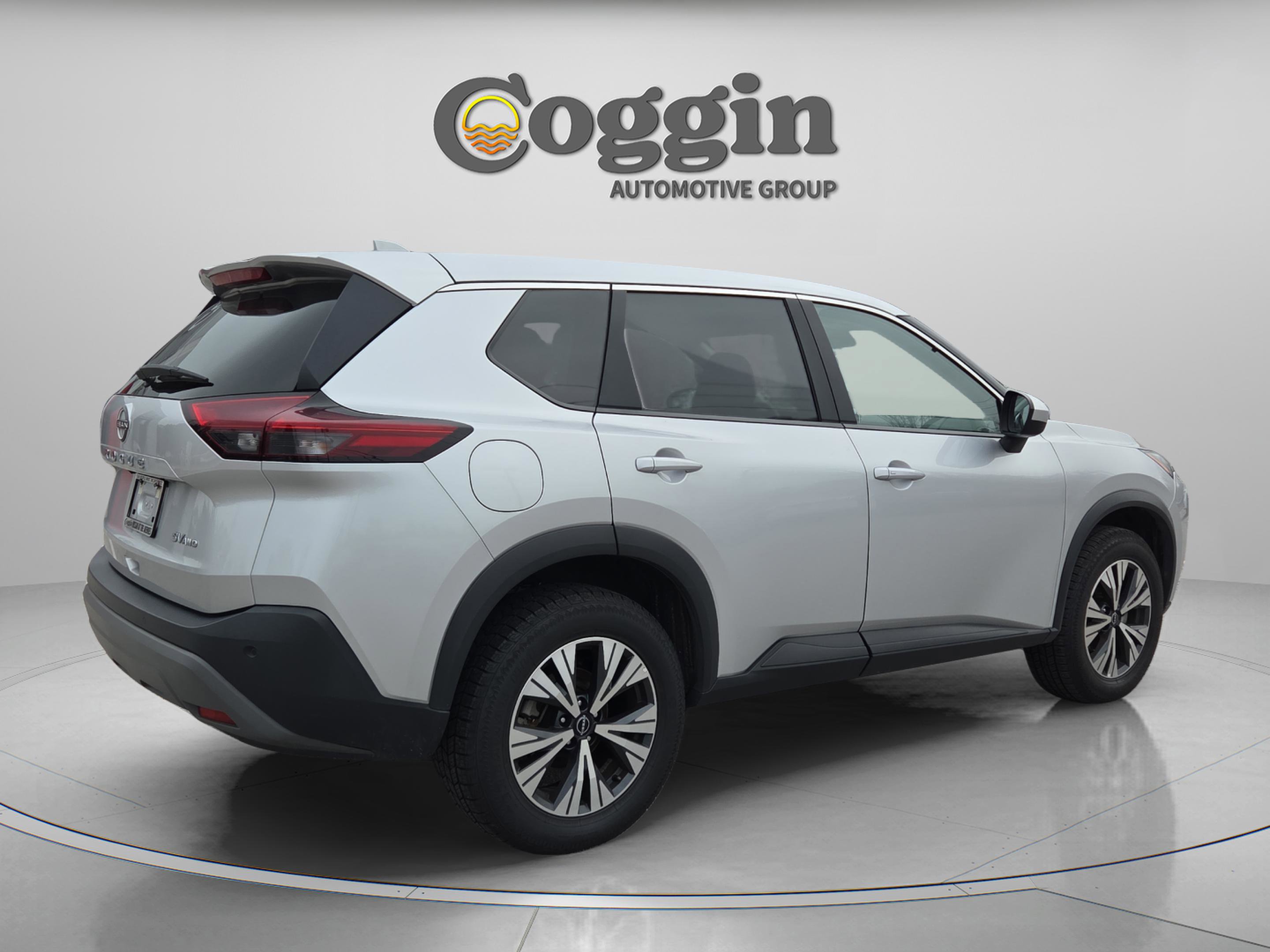 Used 2023 Nissan Rogue SV image 5
