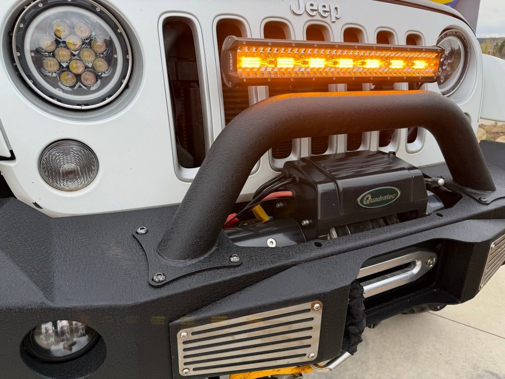 Used 2016 Jeep Wrangler Unlimited Sahara w/ Connectivity Group image 19