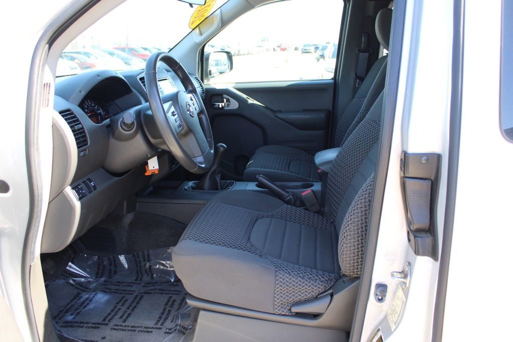 Used 2017 Nissan Frontier SV image 13