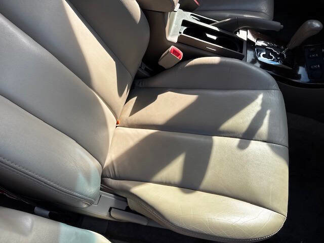 Used 2005 Nissan Altima 3.5 SE w/ (V01) Leather Pkg FWD image 28